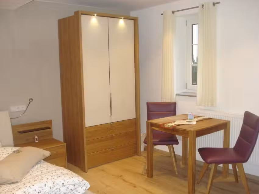 Appartement Ferienwohnung & Pension Schmidt Kosma / ab 20,00 Euro/ WLAN kostenfrei