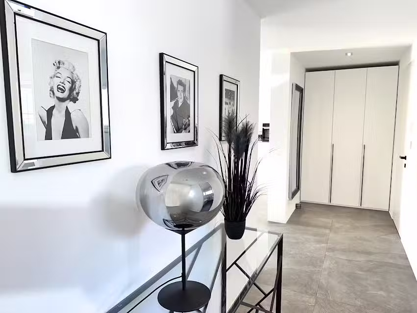 Black White Ferienwohnung