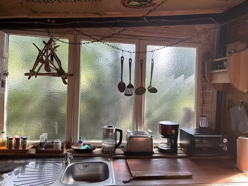 Bungalow im Wald am See