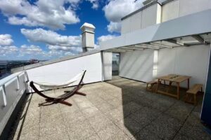 COAST HOUSE Sky Suite