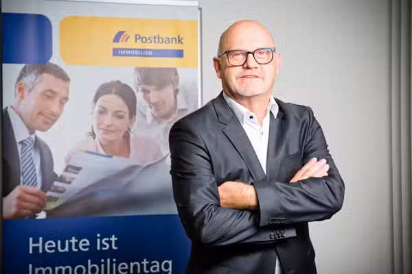 Deutsche Bank Immobilien Roland Schräer, selbstständiger Senior Immobilienberater