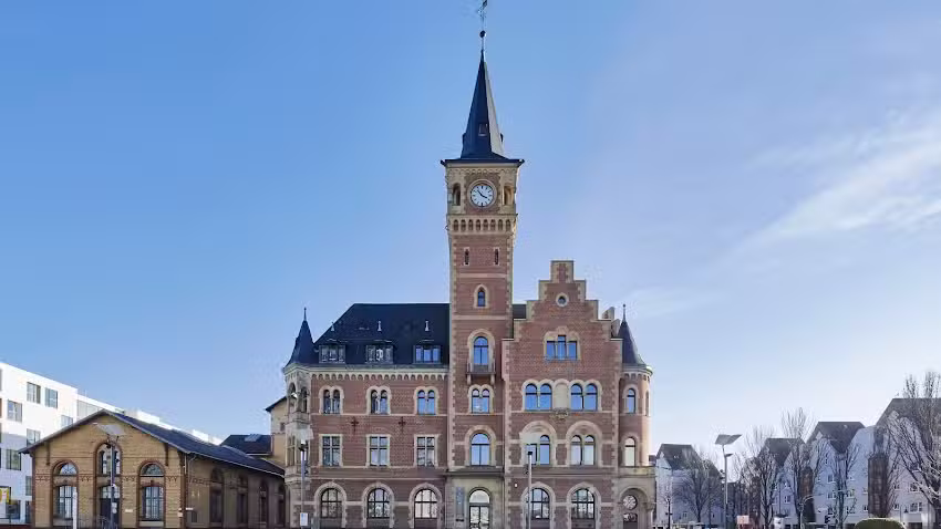 Dr. OEBELS + partner Immobilienmakler Köln-Rheinauhafen