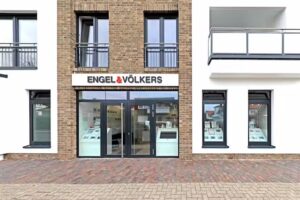 Engel & Völkers – 𝗜𝗺𝗺𝗼𝗯𝗶𝗹𝗶𝗲𝗻𝗺𝗮𝗸𝗹𝗲𝗿 𝗕𝗮𝗱 𝗭𝘄𝗶𝘀𝗰𝗵𝗲𝗻𝗮𝗵𝗻