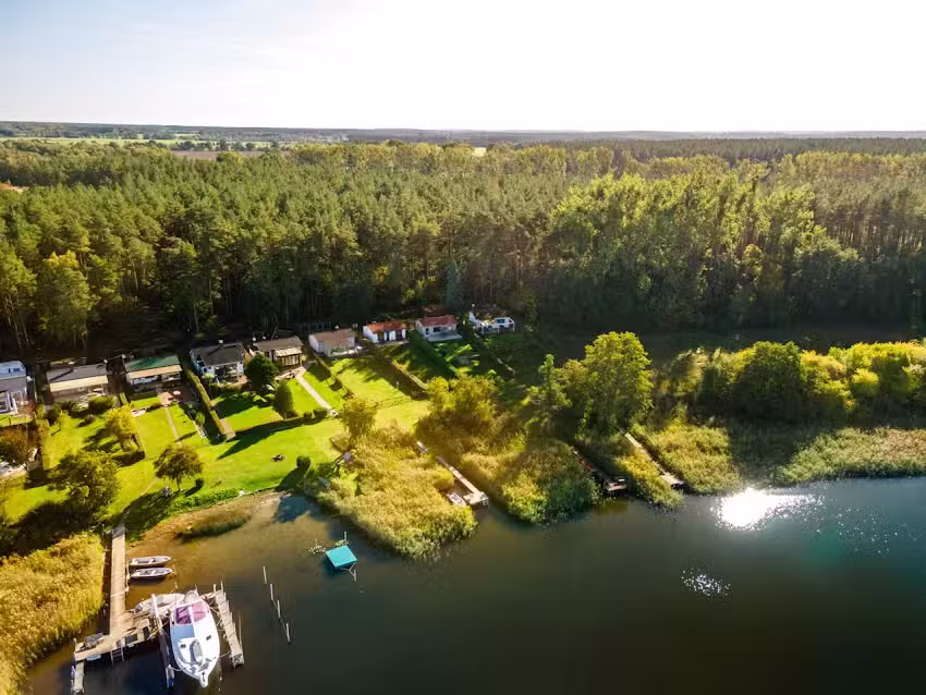 Ferienhaus Haus am See mit Wassergrundstück