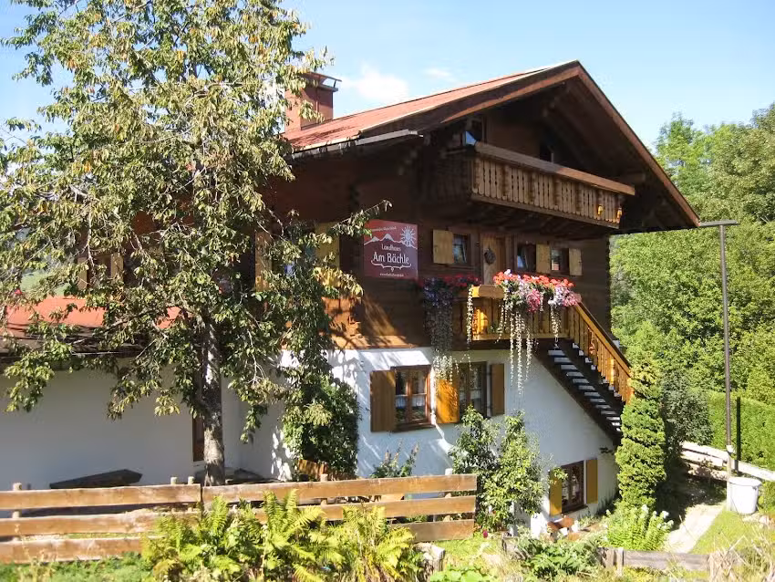 Ferienwohnungen Alpentraum – Landhaus am Bächle