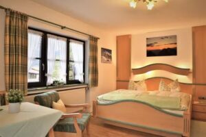 Ferienwohnungen u. Gästehaus „Isarwinkel“ 4-Sterne