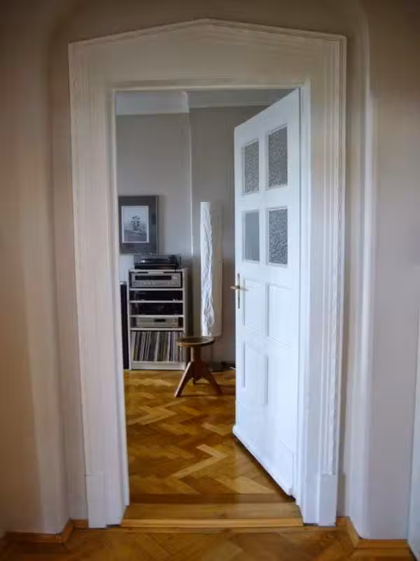 *Immobilienbüro am Allacher Bahnhof – Ihr zuverlässiger Makler für München!*