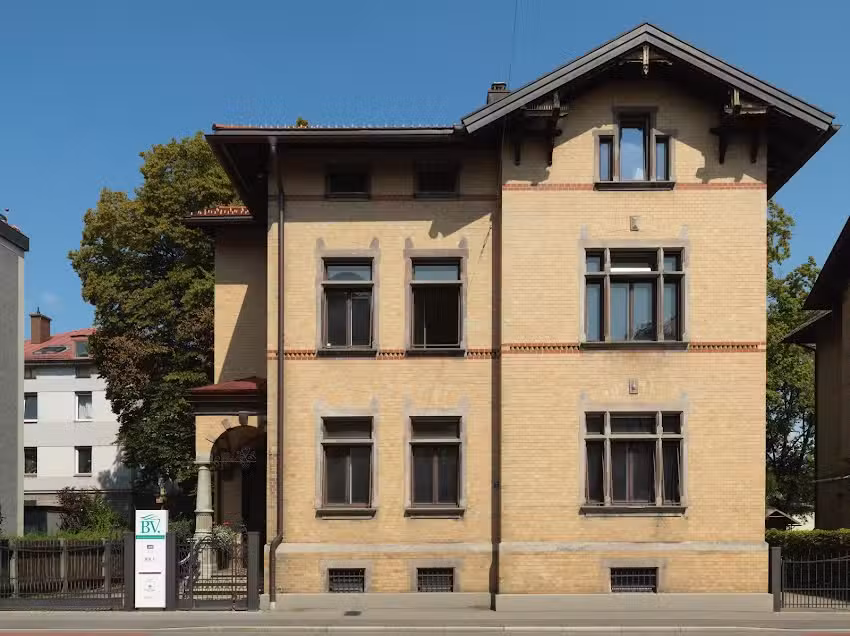 JHS Invest GmbH & Co KG