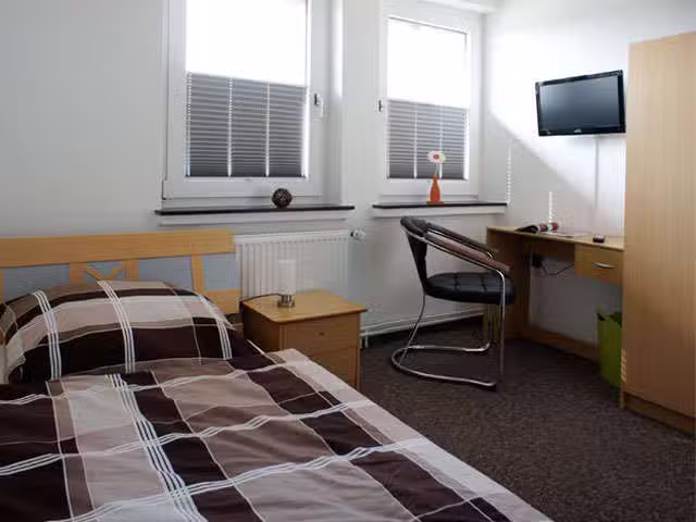 Strauß Zimmervermietung – Monteurwohnung / Ferienwohnung zum günstigen Preis in Bremerhaven buchen