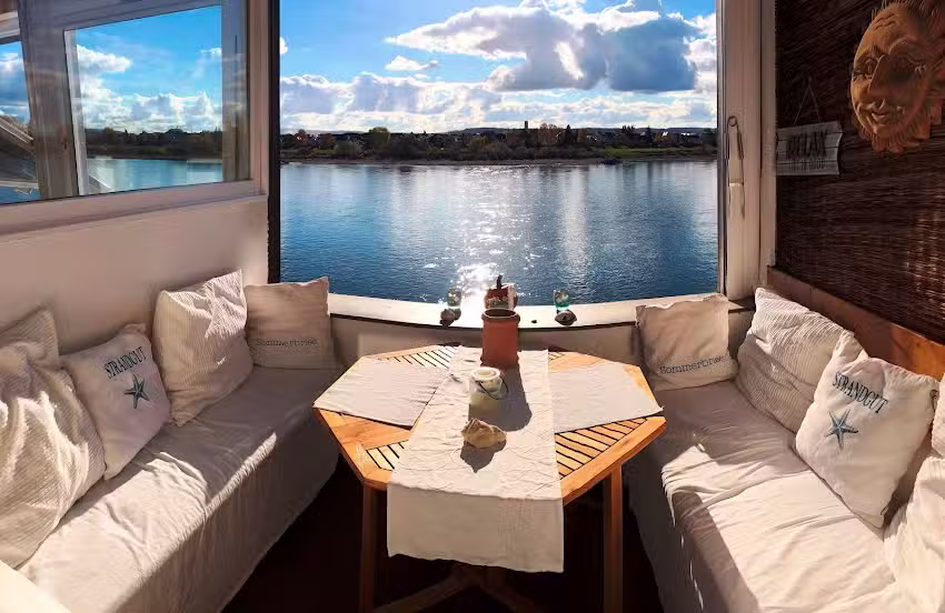 VILLA RHEINSTEIN AM SCHLOSS ENGERS – Exklusive Ferienwohnung mit Rheinblick