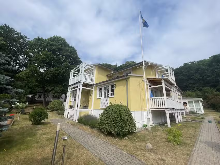 Waldhaus Sellin mit 9 Ferienwohnungen