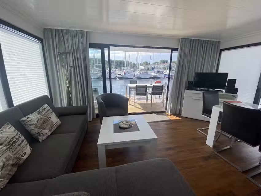 WELL Hausboot