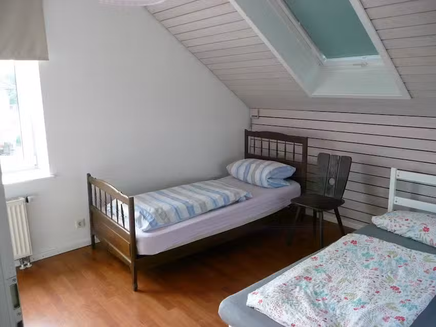 ZUM VERKAUF DHH mit zwei Wohnungen Haus Kellerhof